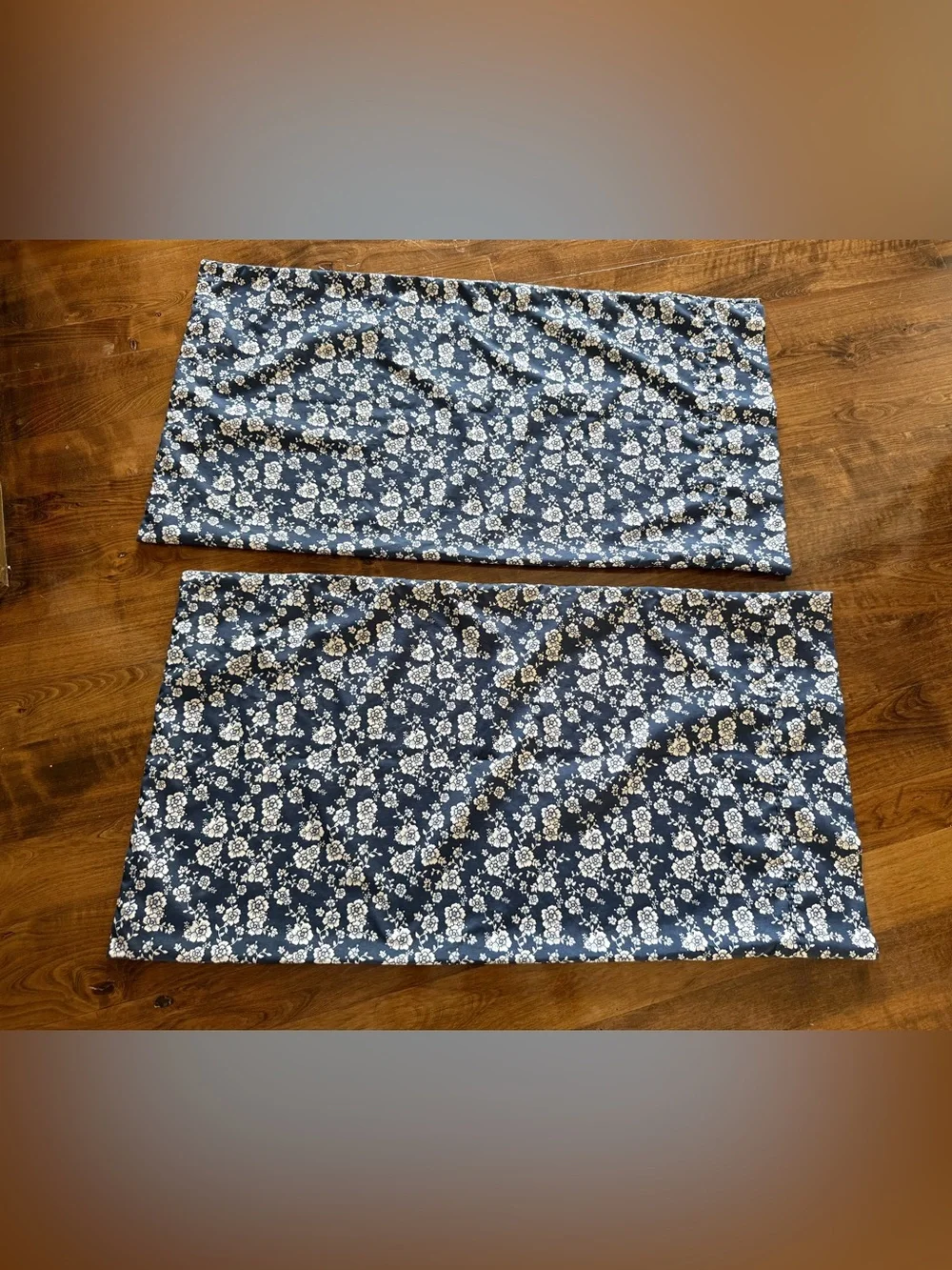 Set of 2 king sized pillow cases South point floral navy blue and white floral